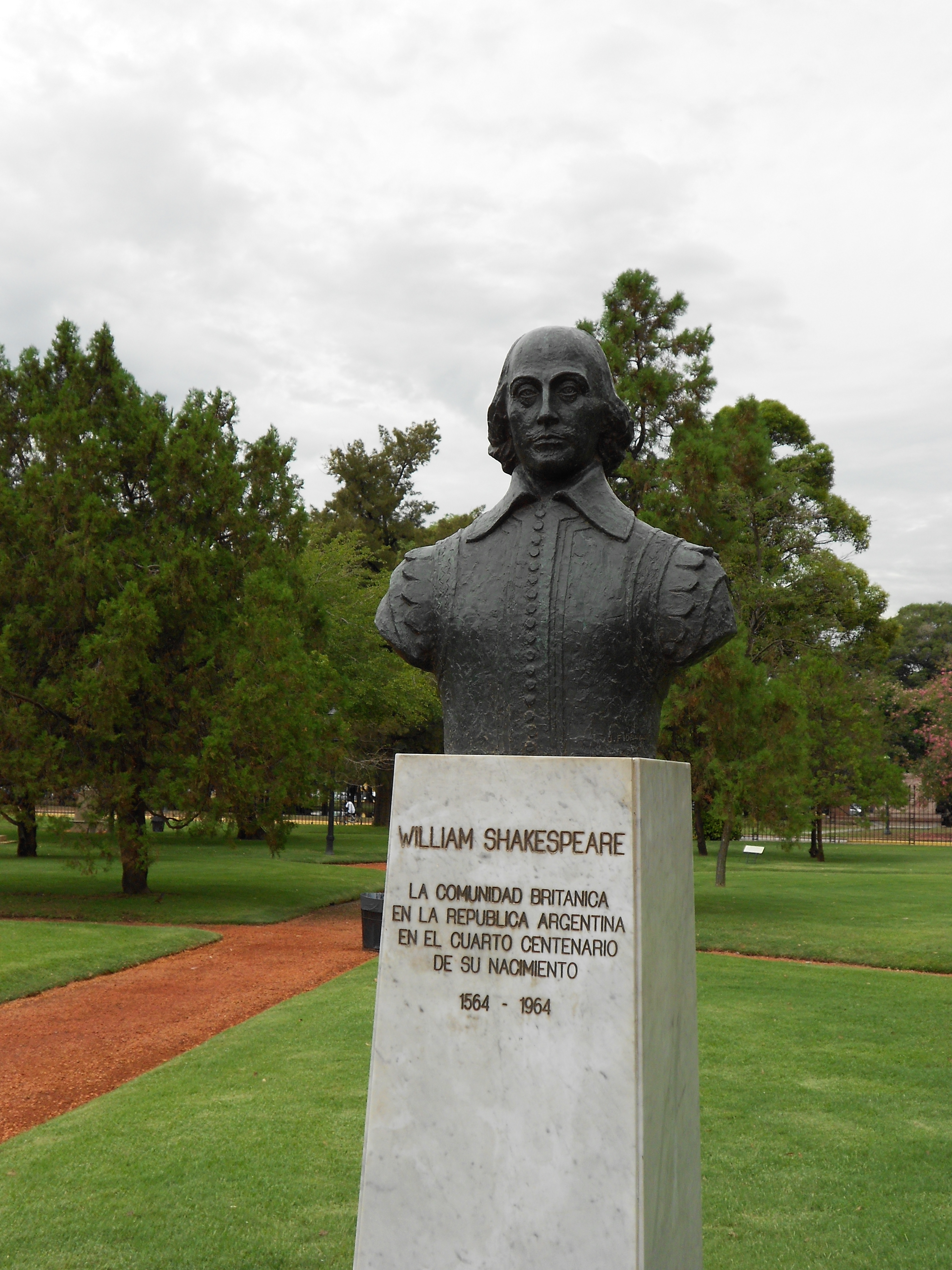 Homage to Shakespeare at Rosedal de Palermo in Buenos Aires 